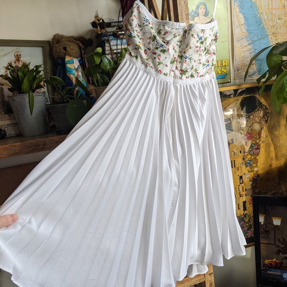 NWT White Formal Strawberry Floral Dress sz Small - Picture 4 of 9